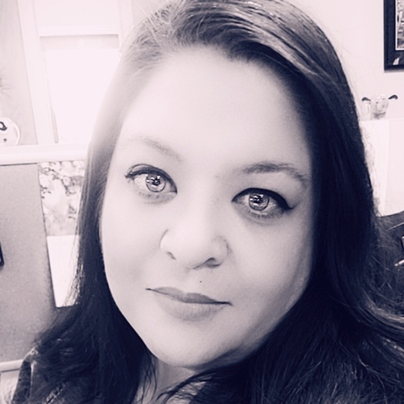 Meet your Posher, Jennifer - Picture 2 of 4